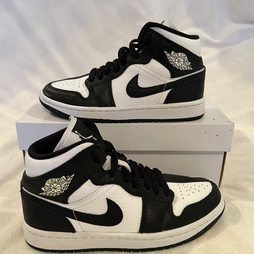 Women’s Air Jordans 1 Mid SE